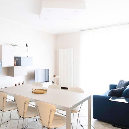 Blue Lake Arona - Cozy Apartment In City Center Eksteriør billede