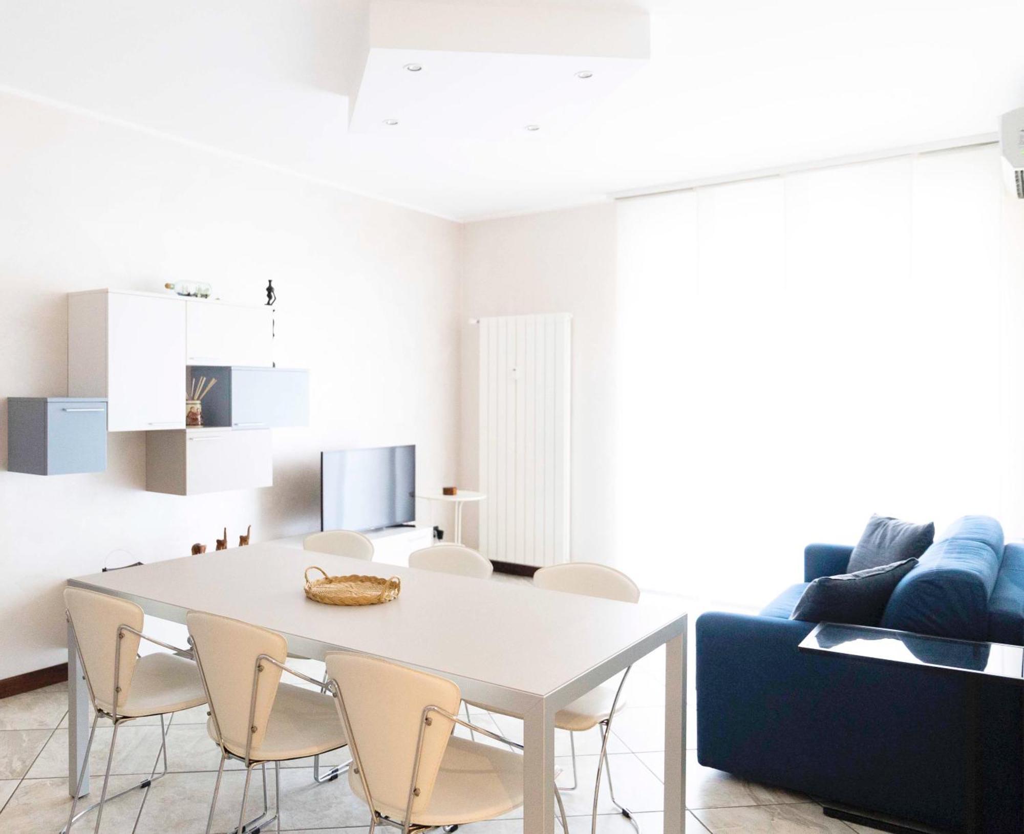 Blue Lake Arona - Cozy Apartment In City Center Eksteriør billede